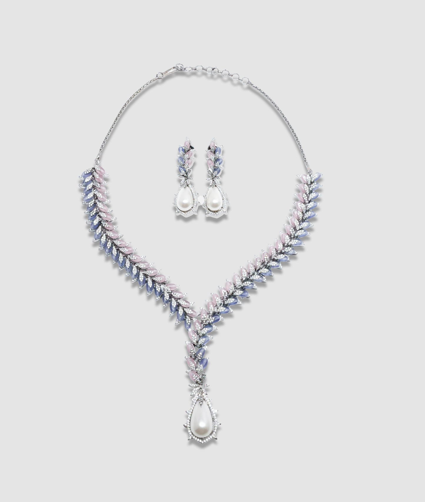 FLEUR NECKLACE